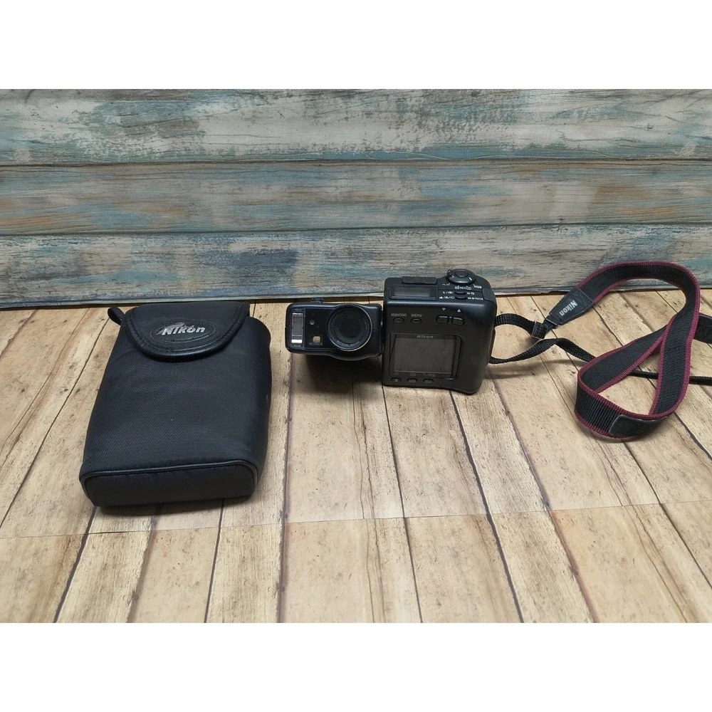 Nikon Coolpix 950 Digital Camera 7-21mm Zoom Nikkor 1:2.6-4 Black PARTS ONLY‎
